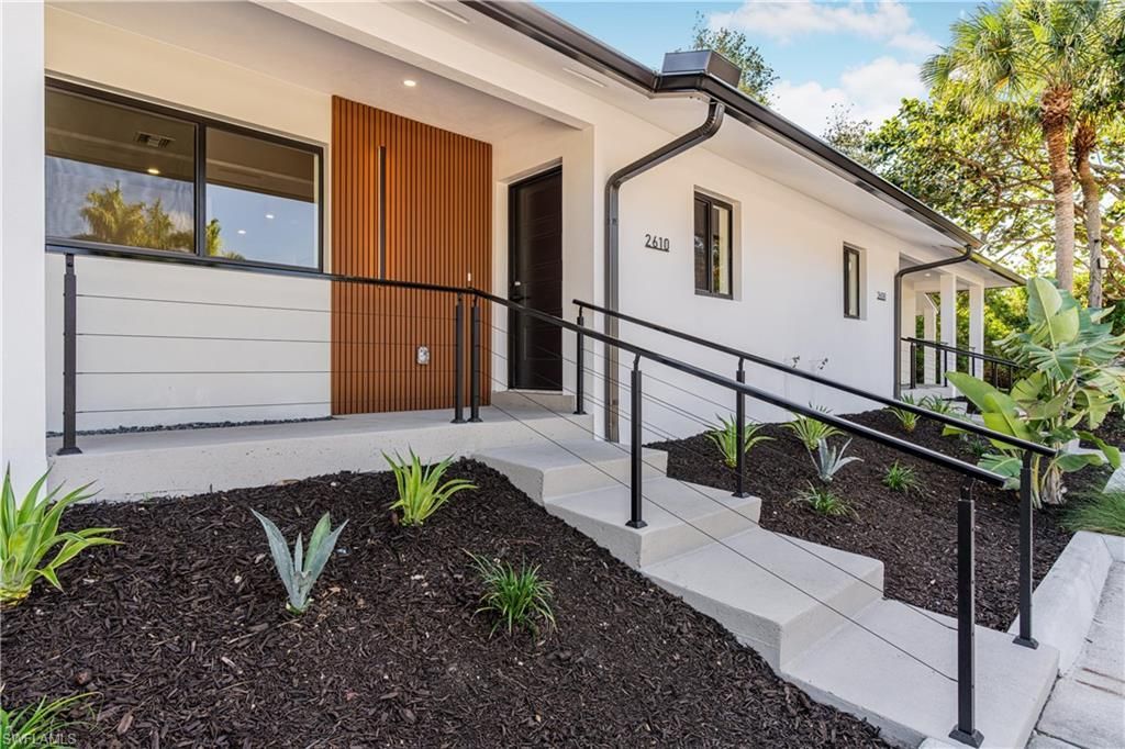 2616 Lakeview Dr, Naples, FL 34112 Photo