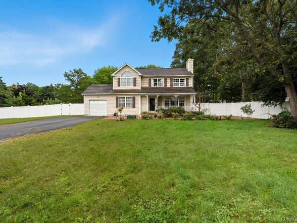 6 13th Street, Selden, NY 11784