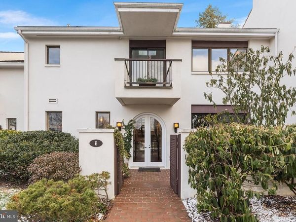 6 AVIGNON, DEVON, PA 19333