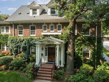 2400 W Lake Of The Isles Parkway, Minneapolis, MN 55405