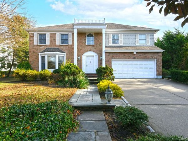 22 West Drive, Manhasset, NY 11030