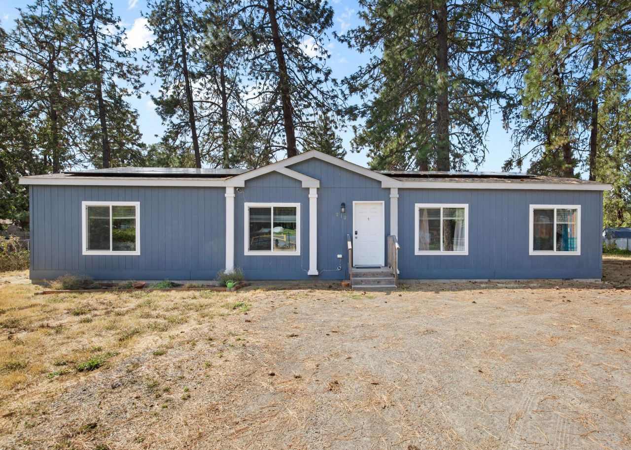 212 S Junction Avenue, Cave Junction, OR 97523 Main Photo