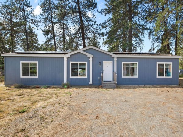 212 S Junction Avenue, Cave Junction, OR 97523