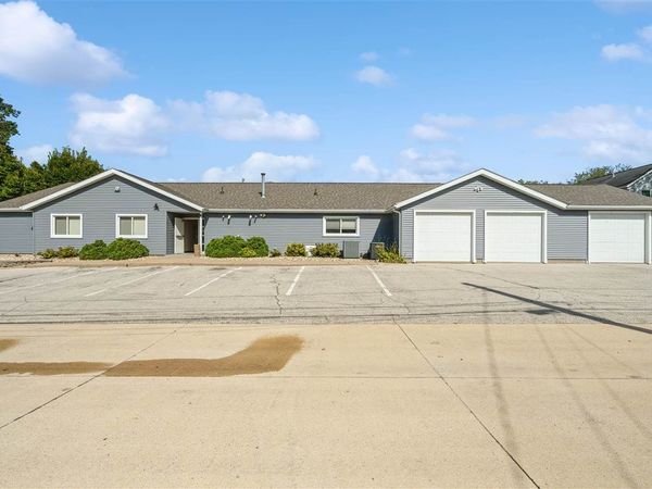 715 SE 10th Ave, Cedar Rapids, IA 52403