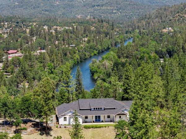 103 Summit Drive, Shady Cove, OR 97539