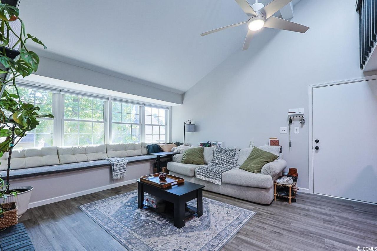 1205 Erin Way Photo 10