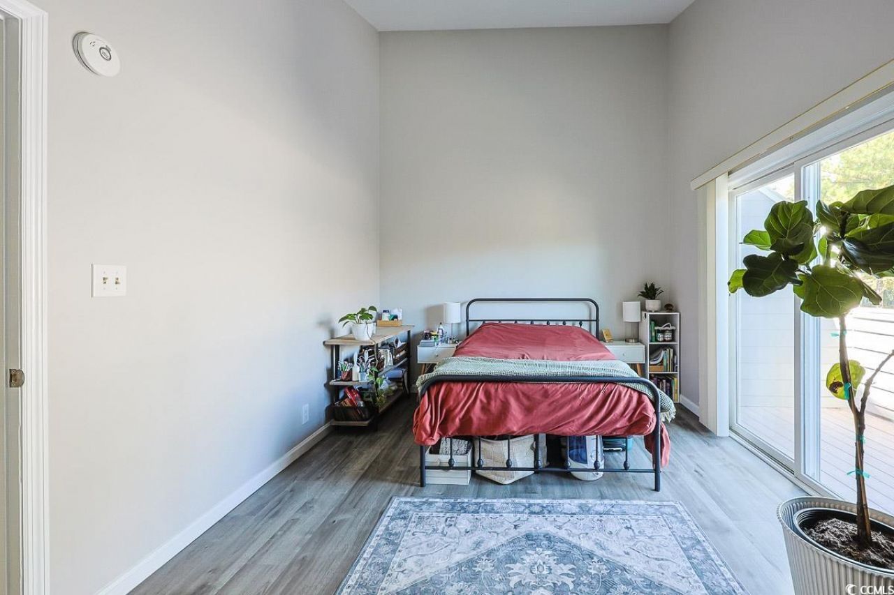 1205 Erin Way Photo 11