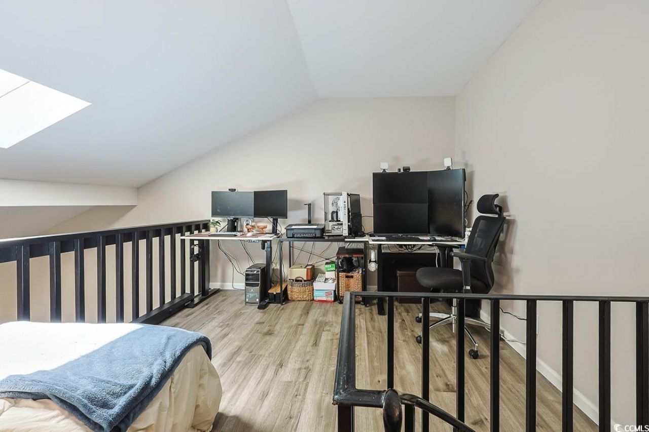 1205 Erin Way Photo 17