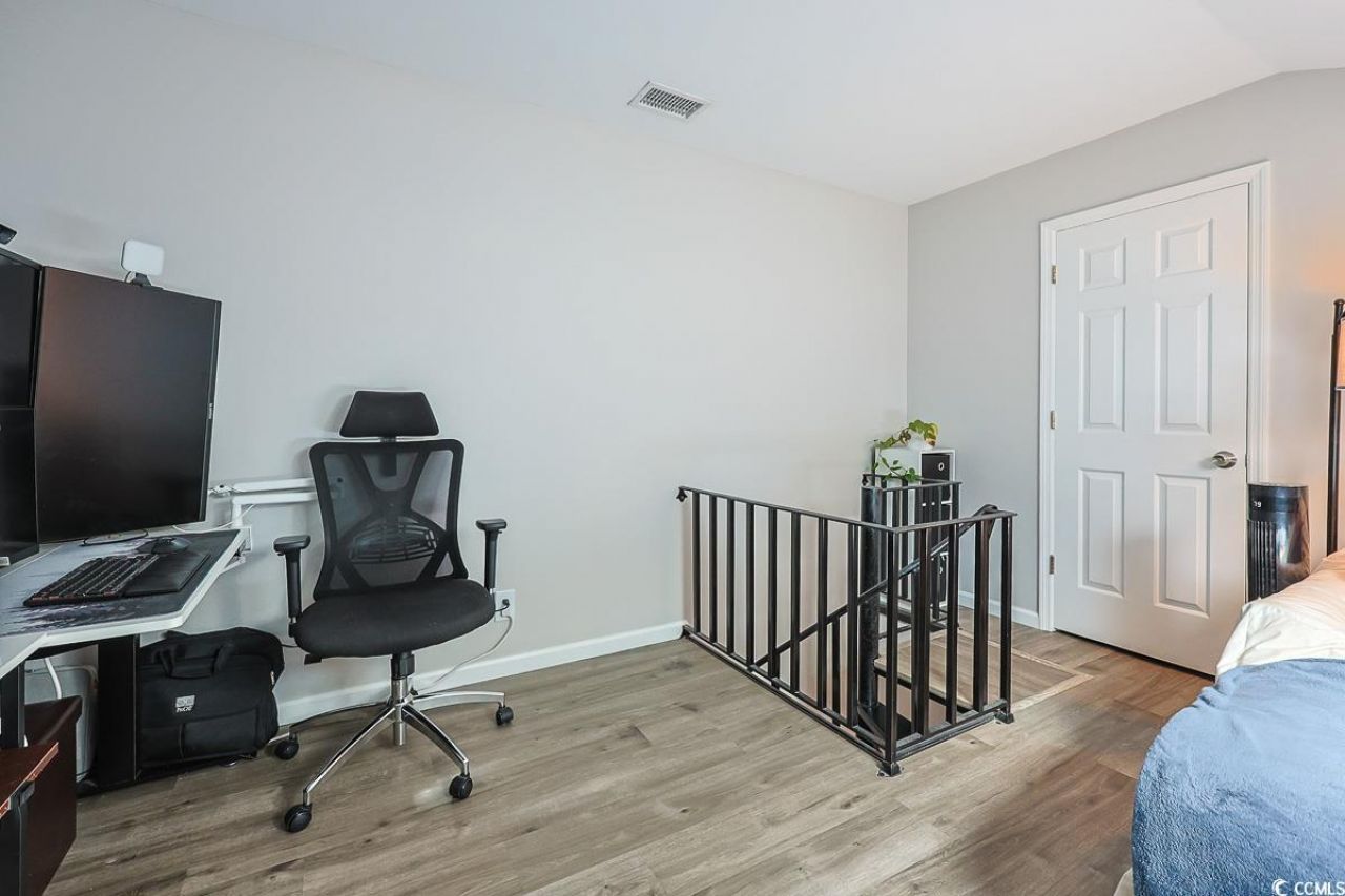 1205 Erin Way Photo 19