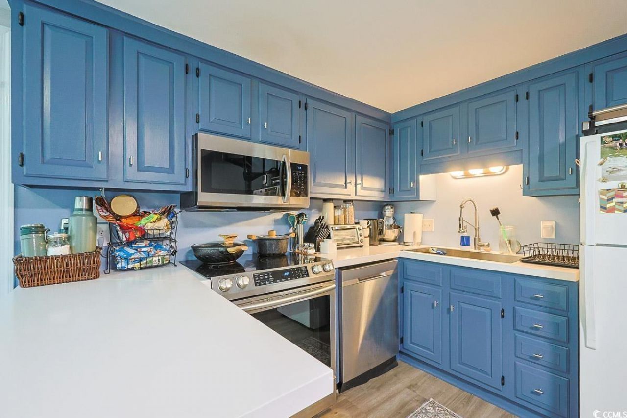 1205 Erin Way Photo 4