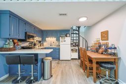 1205 Erin Way photo 4