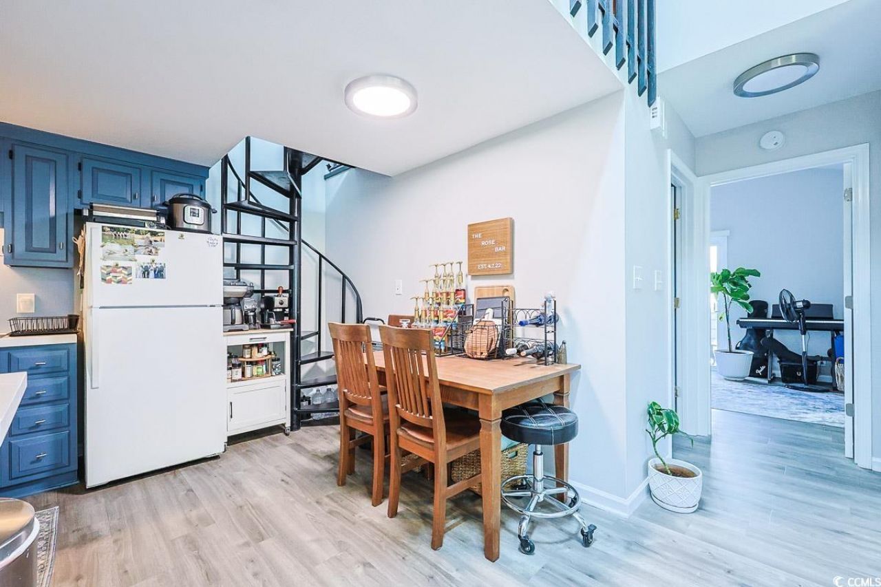 1205 Erin Way Photo 6