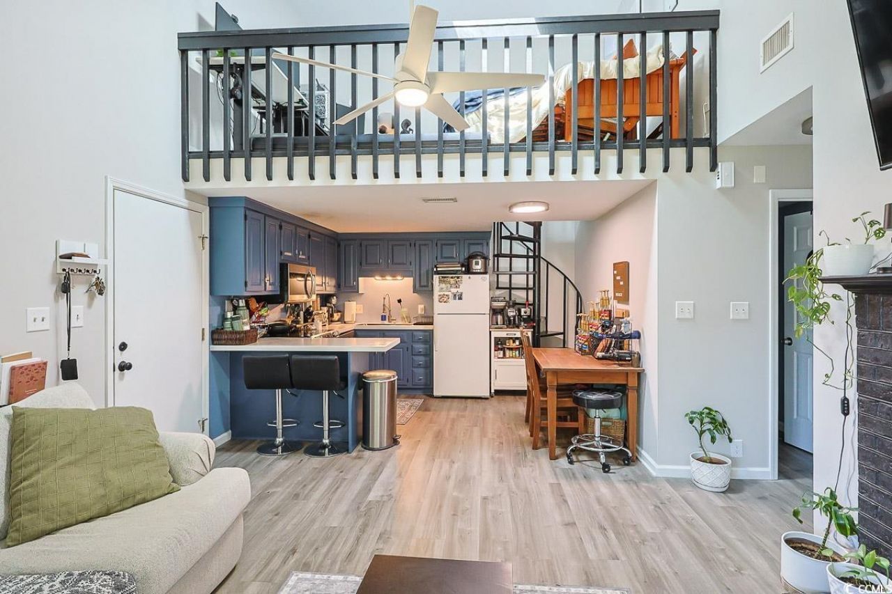 1205 Erin Way Photo 9