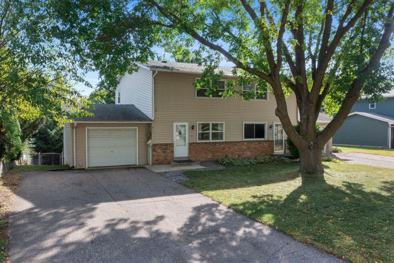 911 Ridge Drive Se, Saint Michael, MN 55376 Main Photo