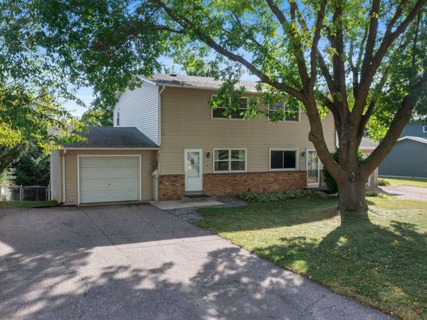 911 Ridge Drive SE, Saint Michael, MN 55376