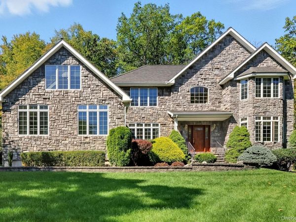 4 Hamlet Way, Hopewell Junction, NY 12533