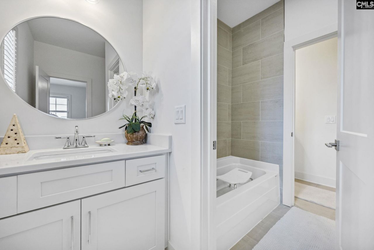 21 Highbourne Court Photo 32