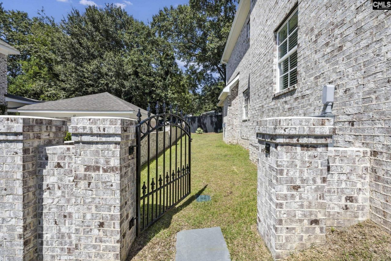 21 Highbourne Court Photo 39