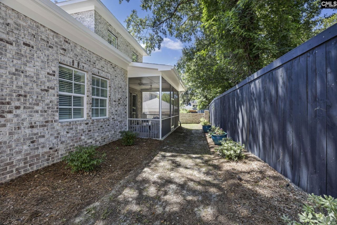 21 Highbourne Court Photo 41