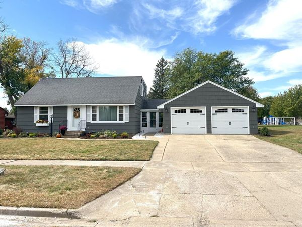 944 S Hampton Street, Fairmont, MN 56031