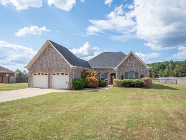 6061 Wolfe Rd, Columbus, MS 39705
