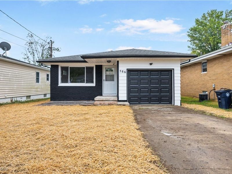 586 Hillman Road, Akron, OH 44312 Photo 1