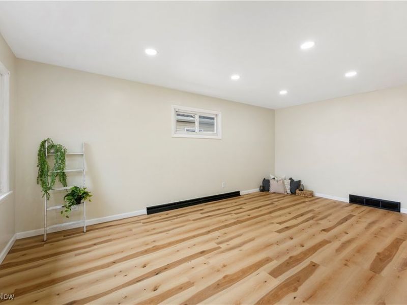 586 Hillman Road, Akron, OH 44312 Photo 3