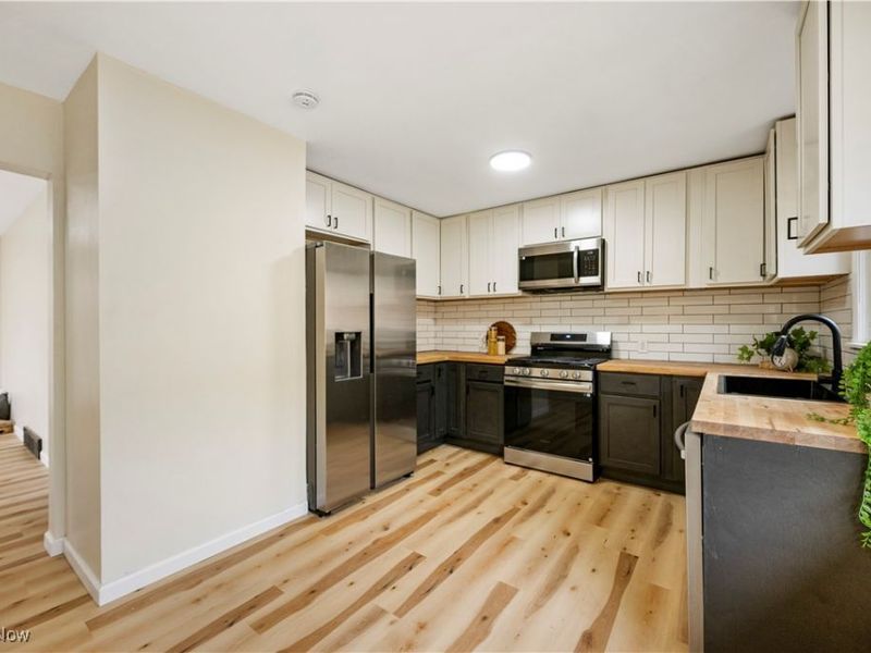 586 Hillman Road, Akron, OH 44312 Photo 6