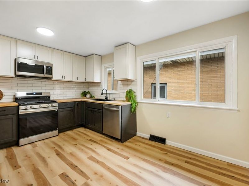 586 Hillman Road, Akron, OH 44312 Photo 8