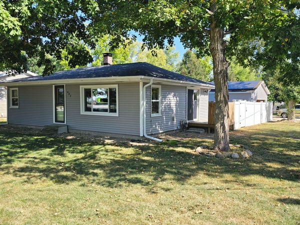 602 N 4th Avenue, Chenoa, IL 61726