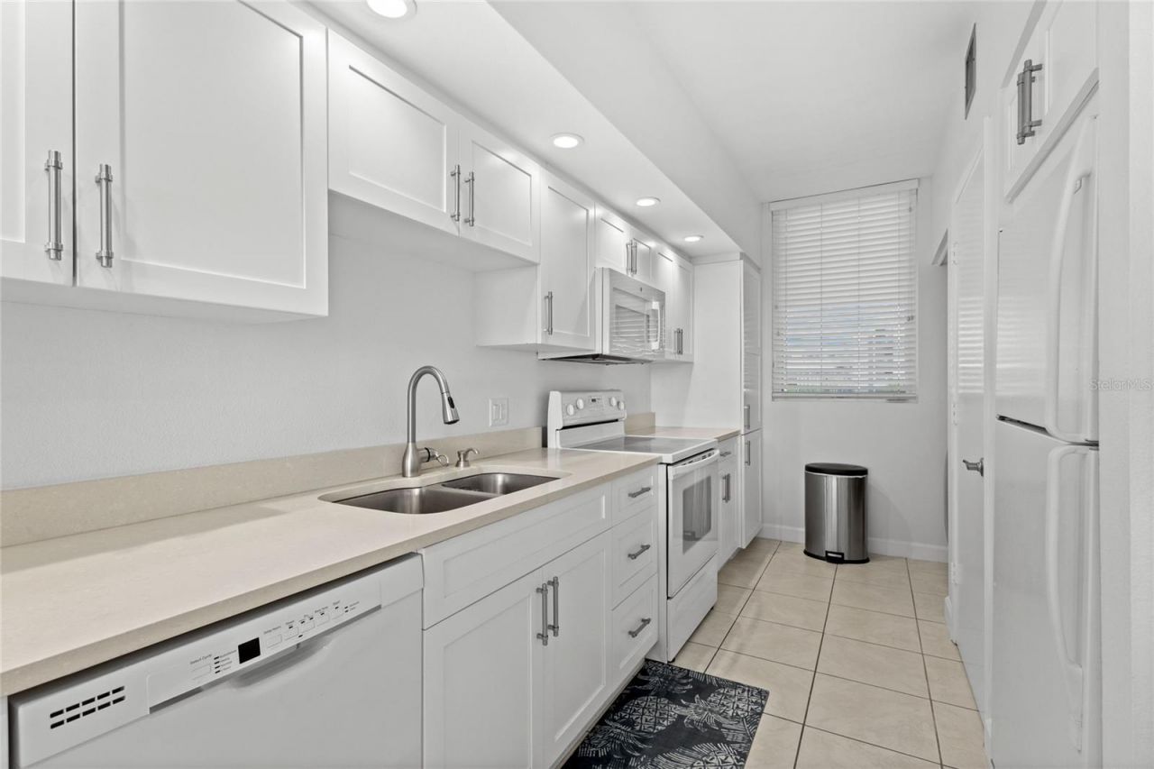 1065 Gulf Of Mexico Drive, Unit 402, Longboat Key, FL 34228 Photo