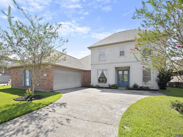 11372 Pleasant Knoll Dr, Denham Springs, LA 70726