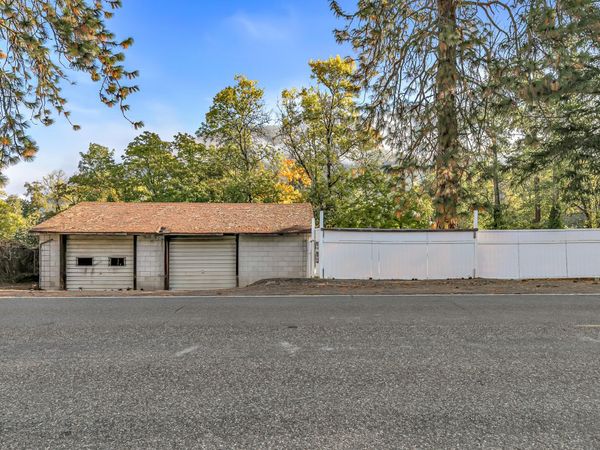 5142 Rogue River Highway, Gold Hill, OR 97525