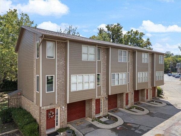 1878 N Scull Creek Drive, Fayetteville, AR 72703