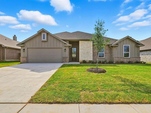 697 Fossil Wood Drive, Saginaw, TX 76179