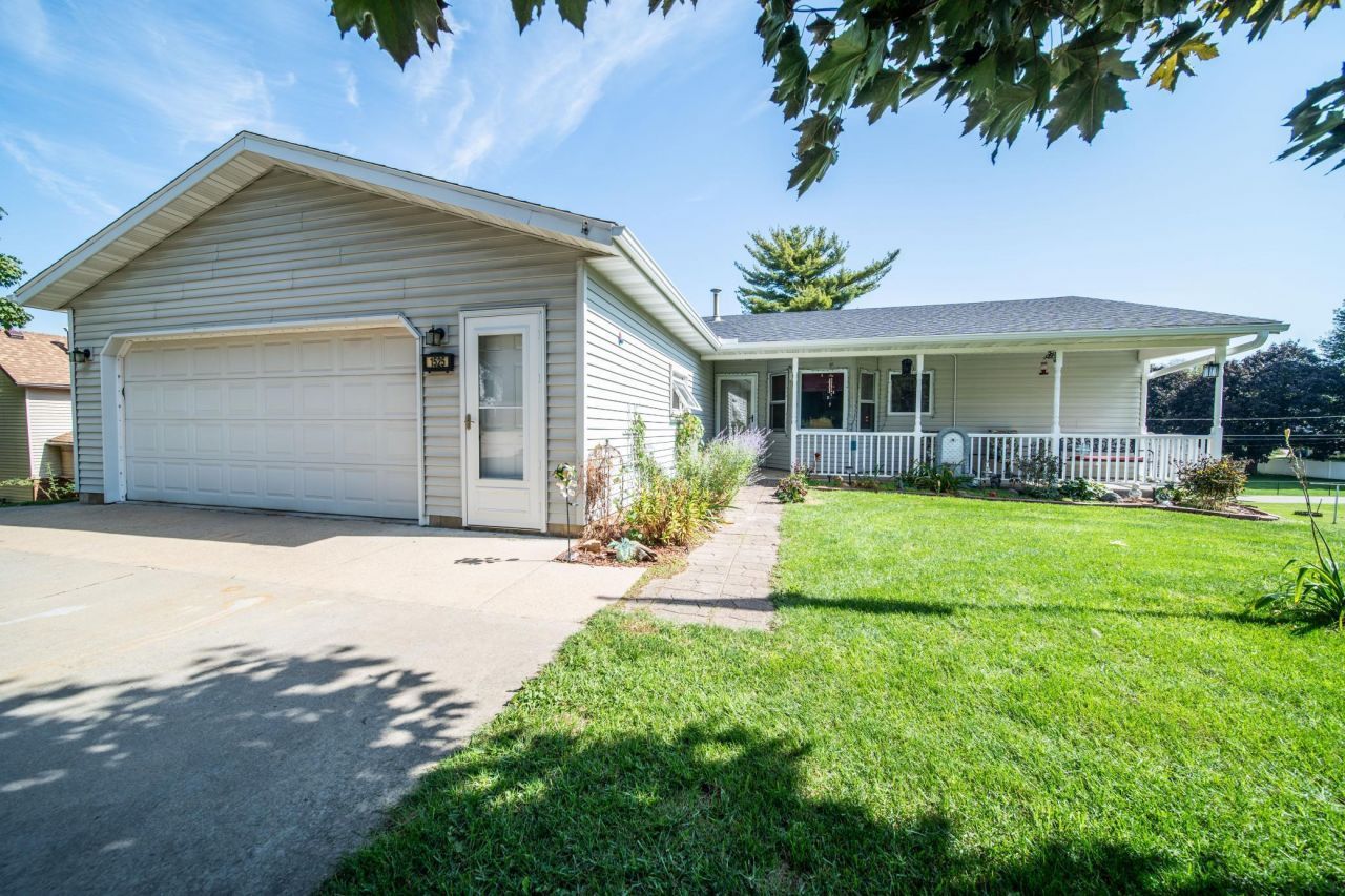 1525 Wabasha Ave Saint Charles, MN 55972