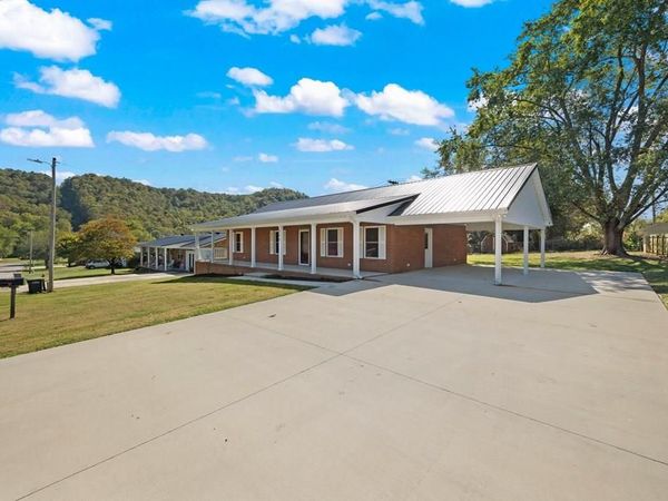 808 Riverside Circle, Celina, TN 38551