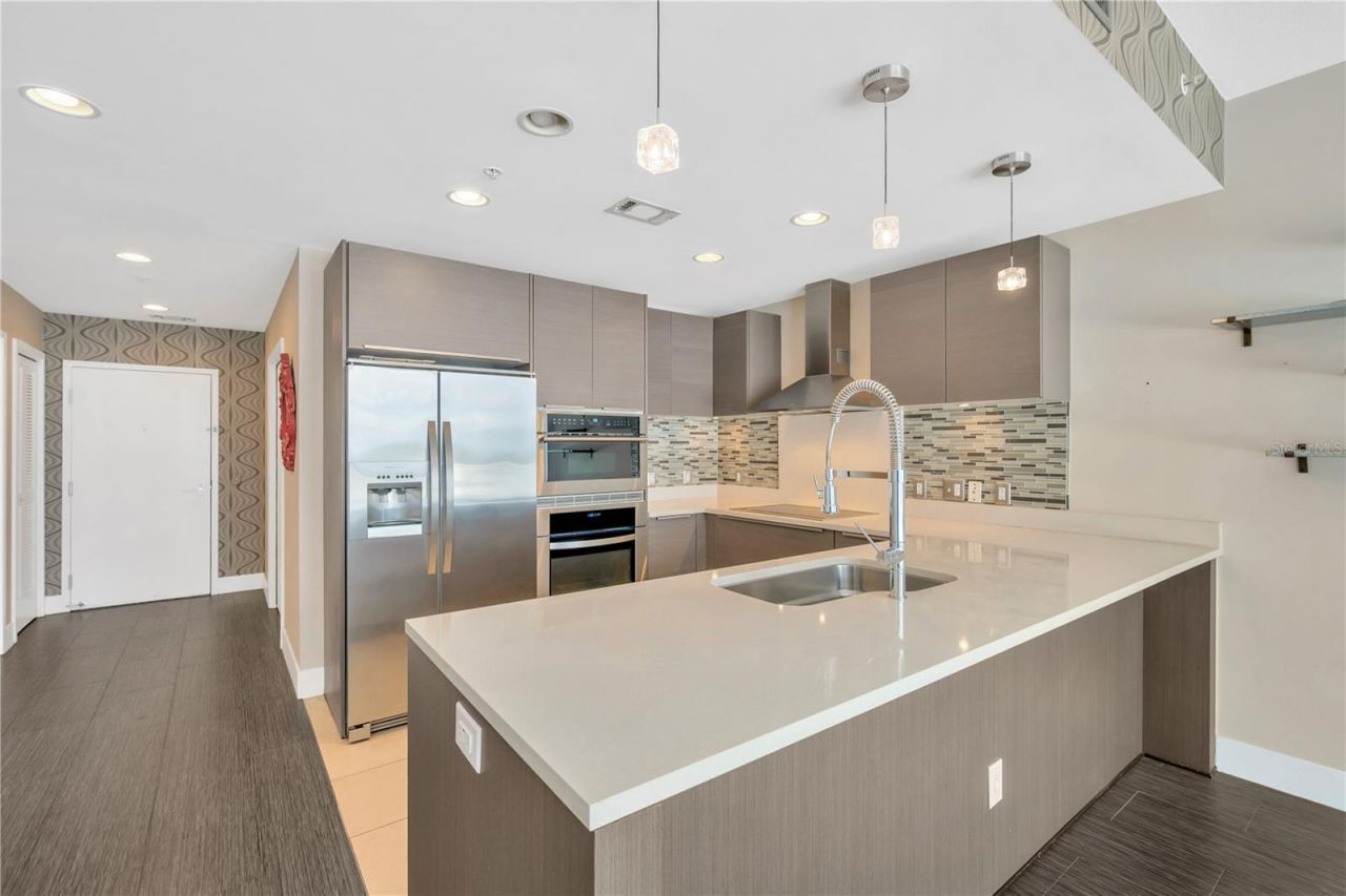 145 2nd Avenue S, Unit 521, Saint Petersburg, FL 33701 Photo