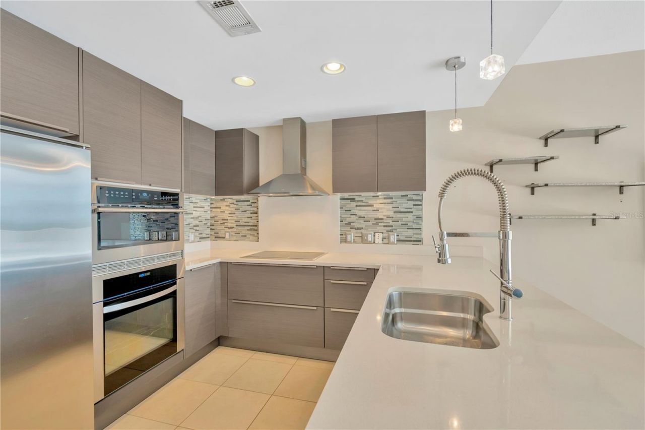 145 2nd Avenue S, Unit 521, Saint Petersburg, FL 33701 Photo