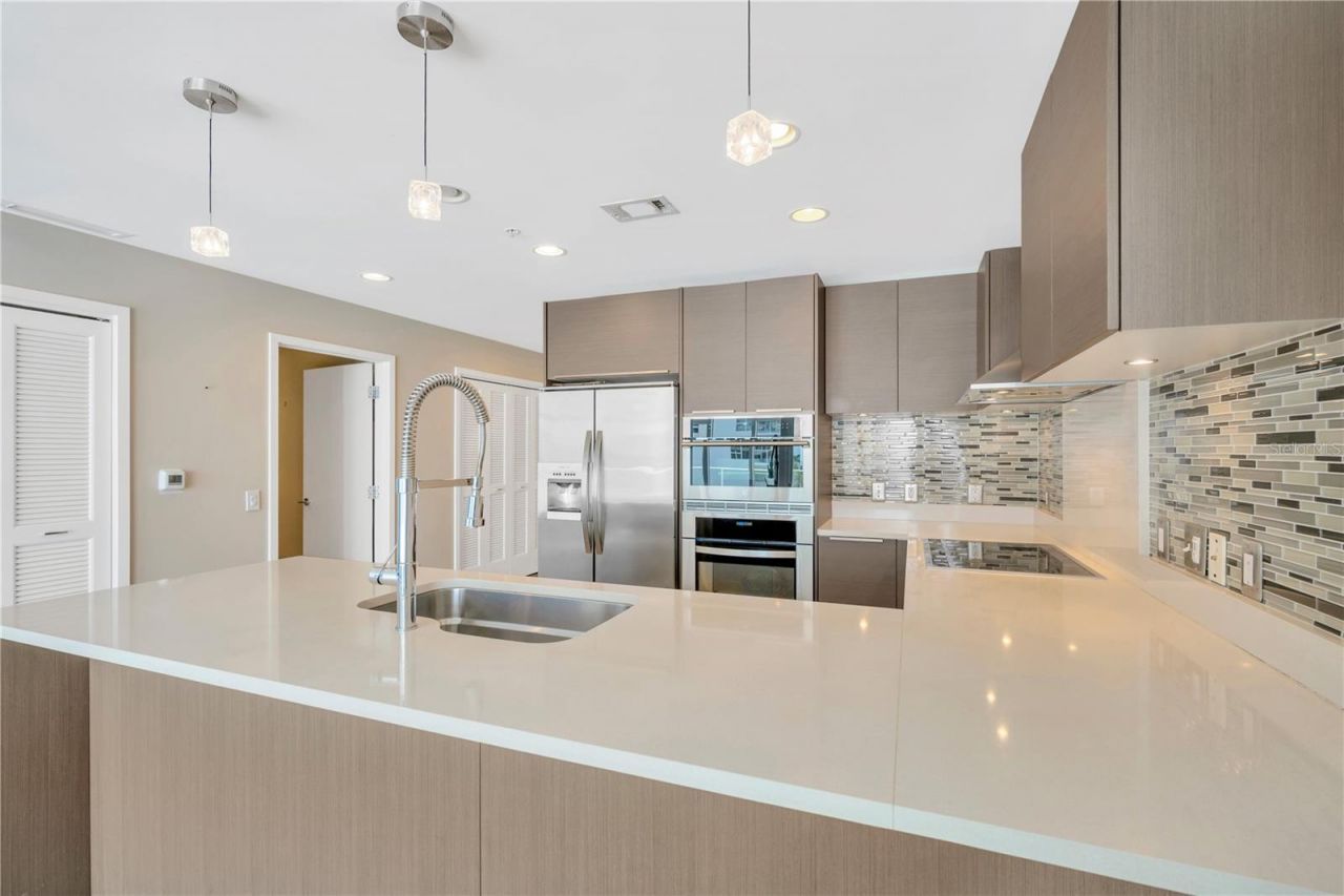 145 2nd Avenue S, Unit 521, Saint Petersburg, FL 33701 Photo