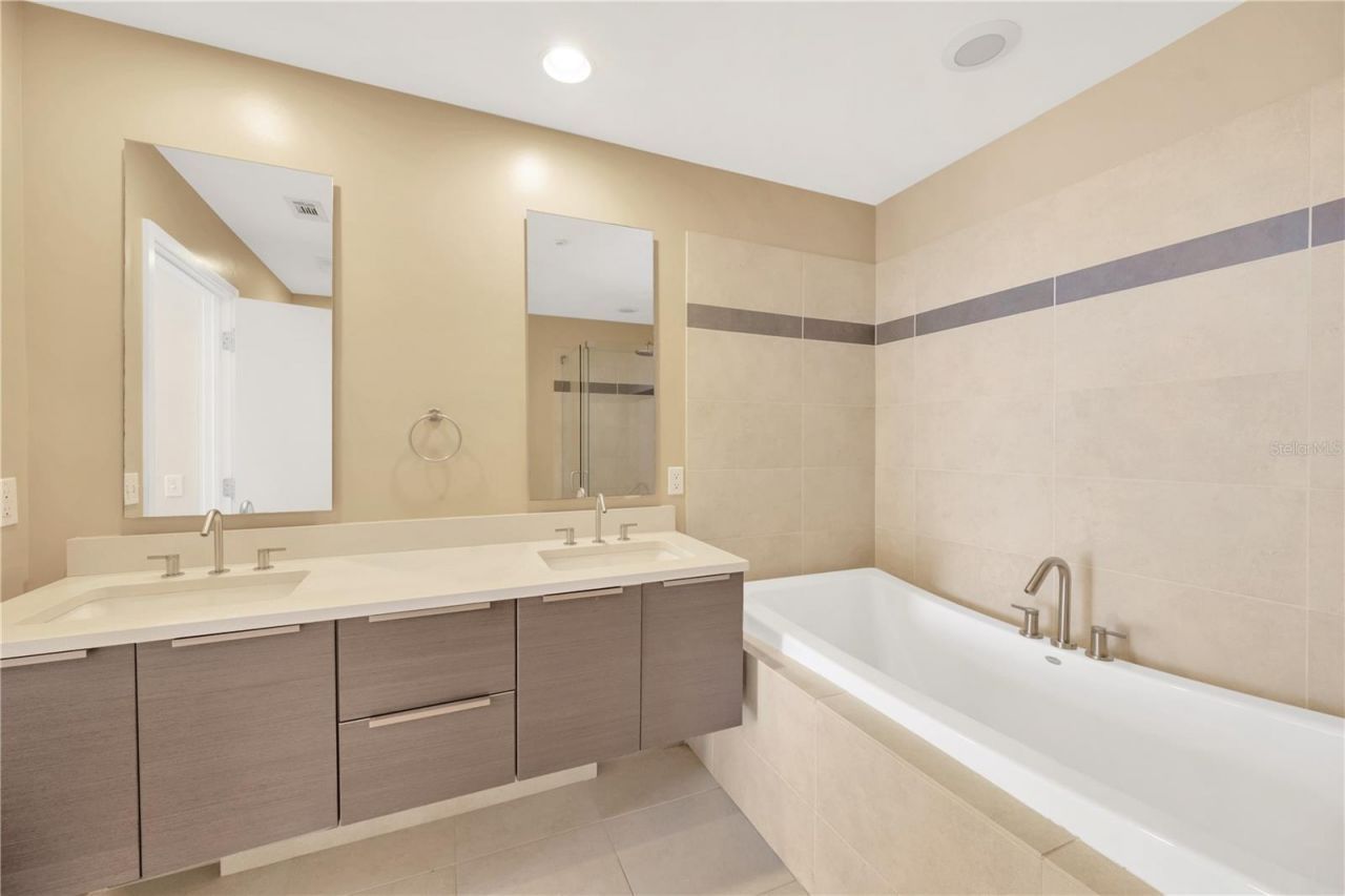 145 2nd Avenue S, Unit 521, Saint Petersburg, FL 33701 Photo