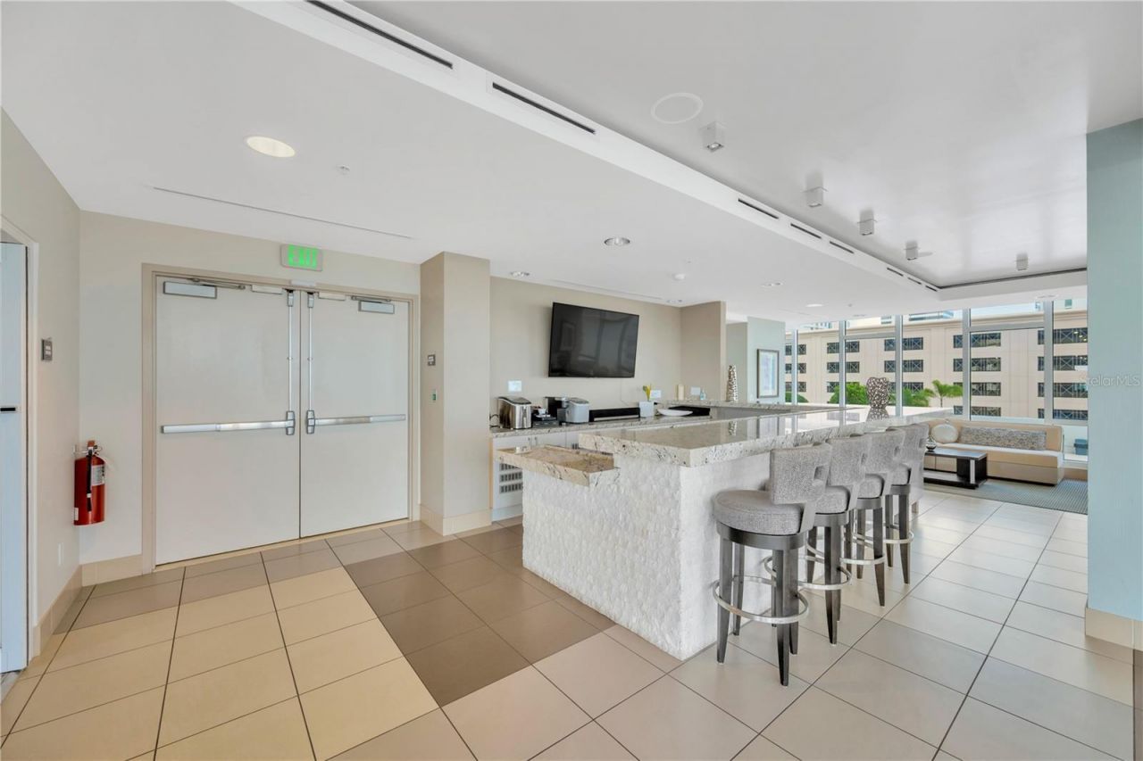 145 2nd Avenue S, Unit 521, Saint Petersburg, FL 33701 Photo