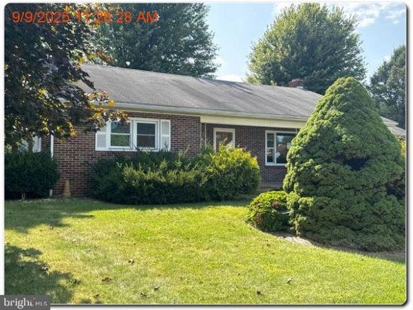 830 E MAIN STREET, MACUNGIE, PA 18062