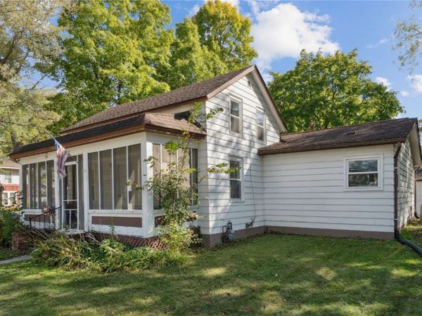 519 3rd Street SE, Independence, IA 50644