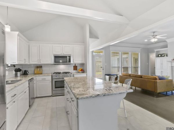 10534 Oak Bend Dr, Baton Rouge, LA 70809