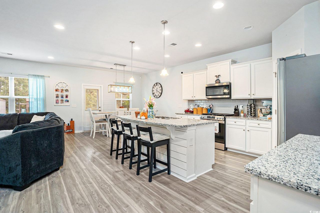 593 Heritage Downs Dr. Photo 6