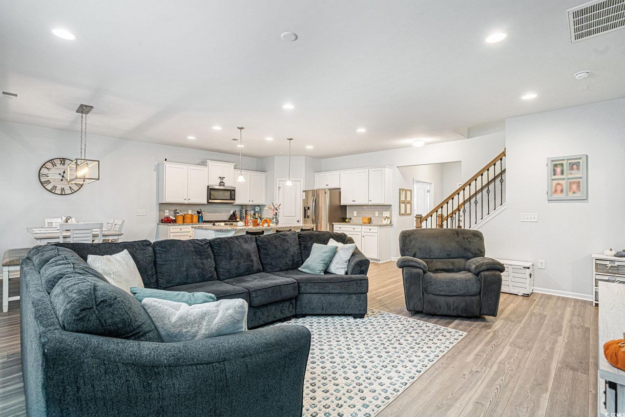 593 Heritage Downs Dr. Photo 7