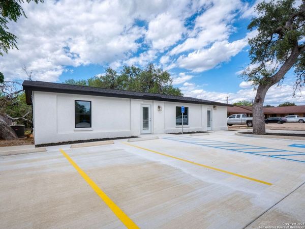 1026 W Oaklawn Street, Pleasanton, TX 78064