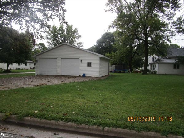 382 1st Avenue SW, Britt, IA 50423