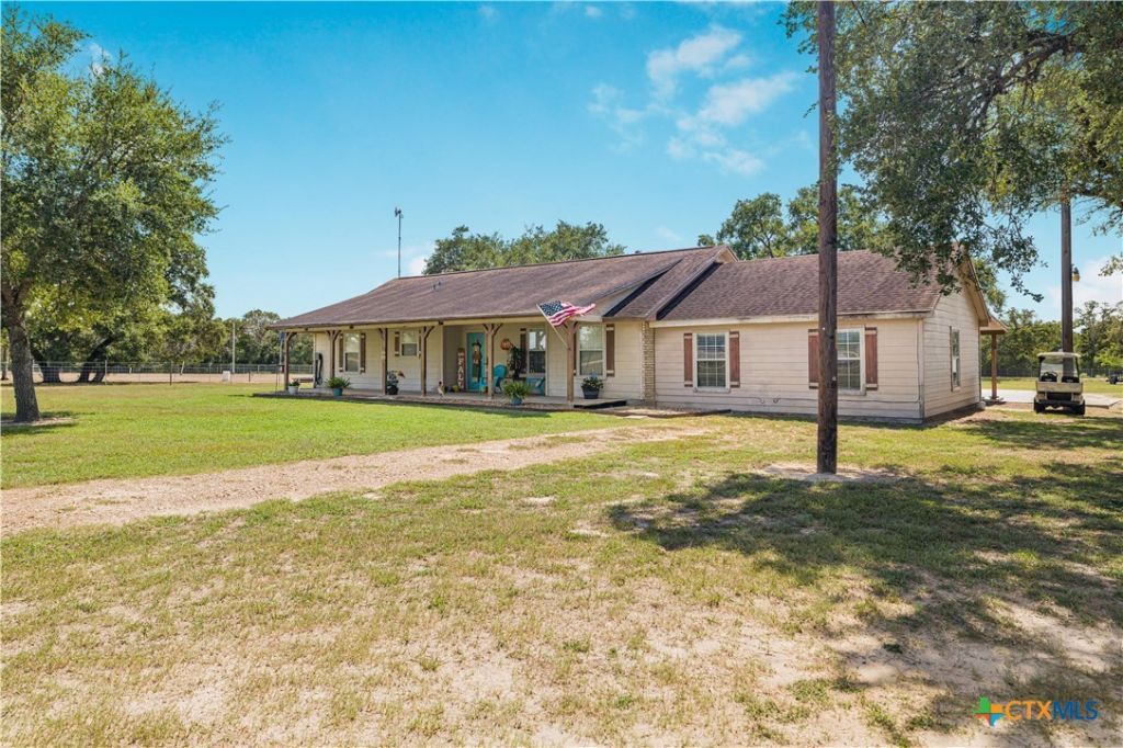 104 Deer Trail Lane, Goliad, TX 77963 Main Photo